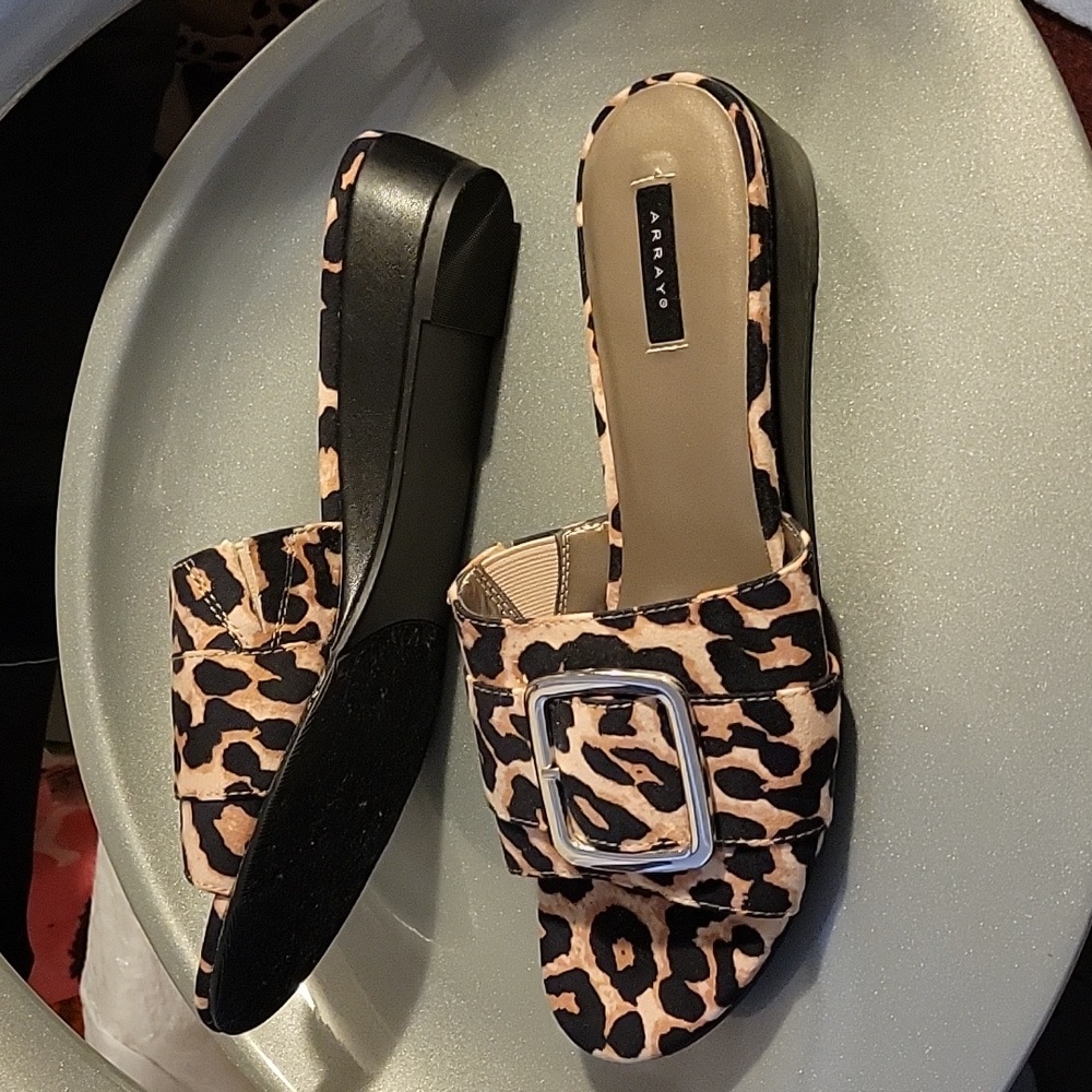 NWOT Array Leopard Slides - Picture 2 of 4